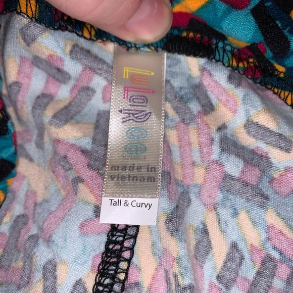 LulaRoe Tall & Curvy Leggings - New w/o tags (never worn), bold 80s/90s pattern - Picture 3 of 3